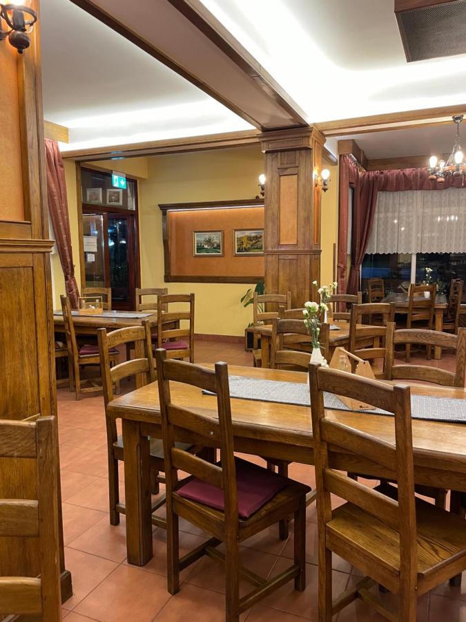 Pensiune Restaurant Route60 Ciucea Exterior photo